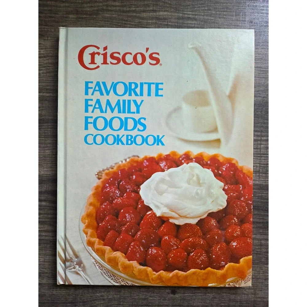 Vintage 1973 Crisco Favorite Family Foods Cookbook Hardcover Retro Recipes 70s